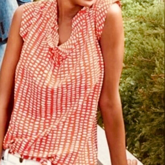 Cabi Madeline top with flutter sleeves. - Picture 1 of 5